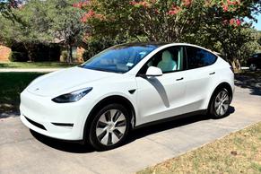Tesla Model Y 2023 in Colleyville