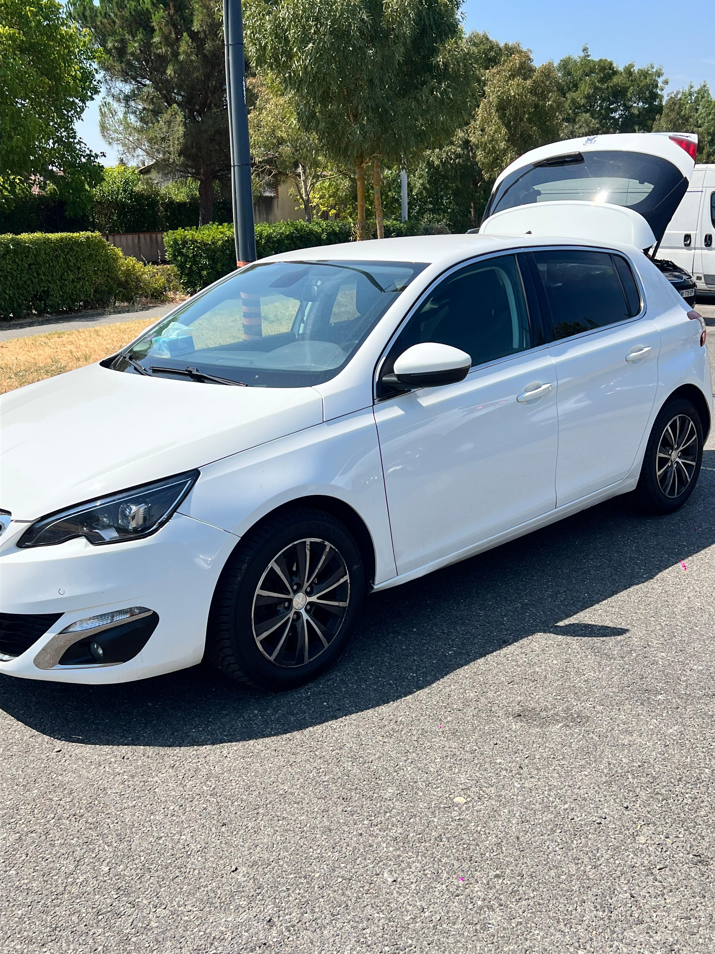 Peugeot 308 2016 in Seilh