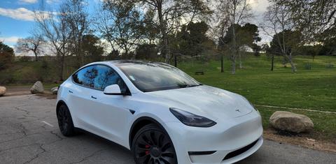 Tesla Model Y 2025