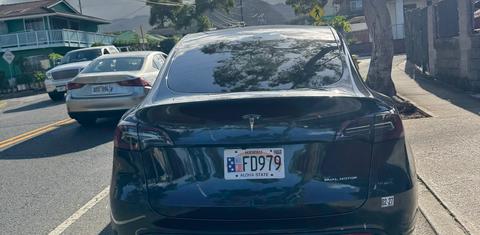 Tesla Model Y 2025