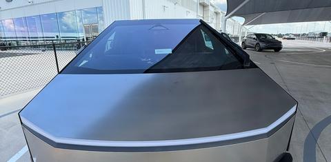 Tesla Cybertruck 2026