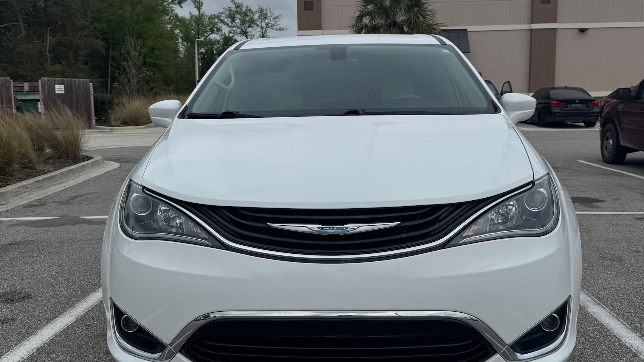 Chrysler Pacifica 2018 in Jacksonville, FL