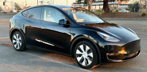 Tesla Model Y 2024