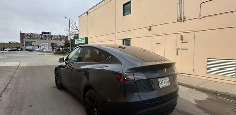 Tesla Model Y 2024