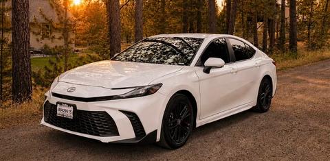 Toyota Camry Hybrid 2025