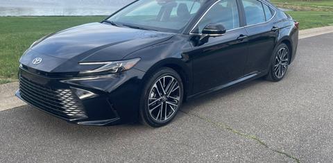 Toyota Camry Hybrid 2025