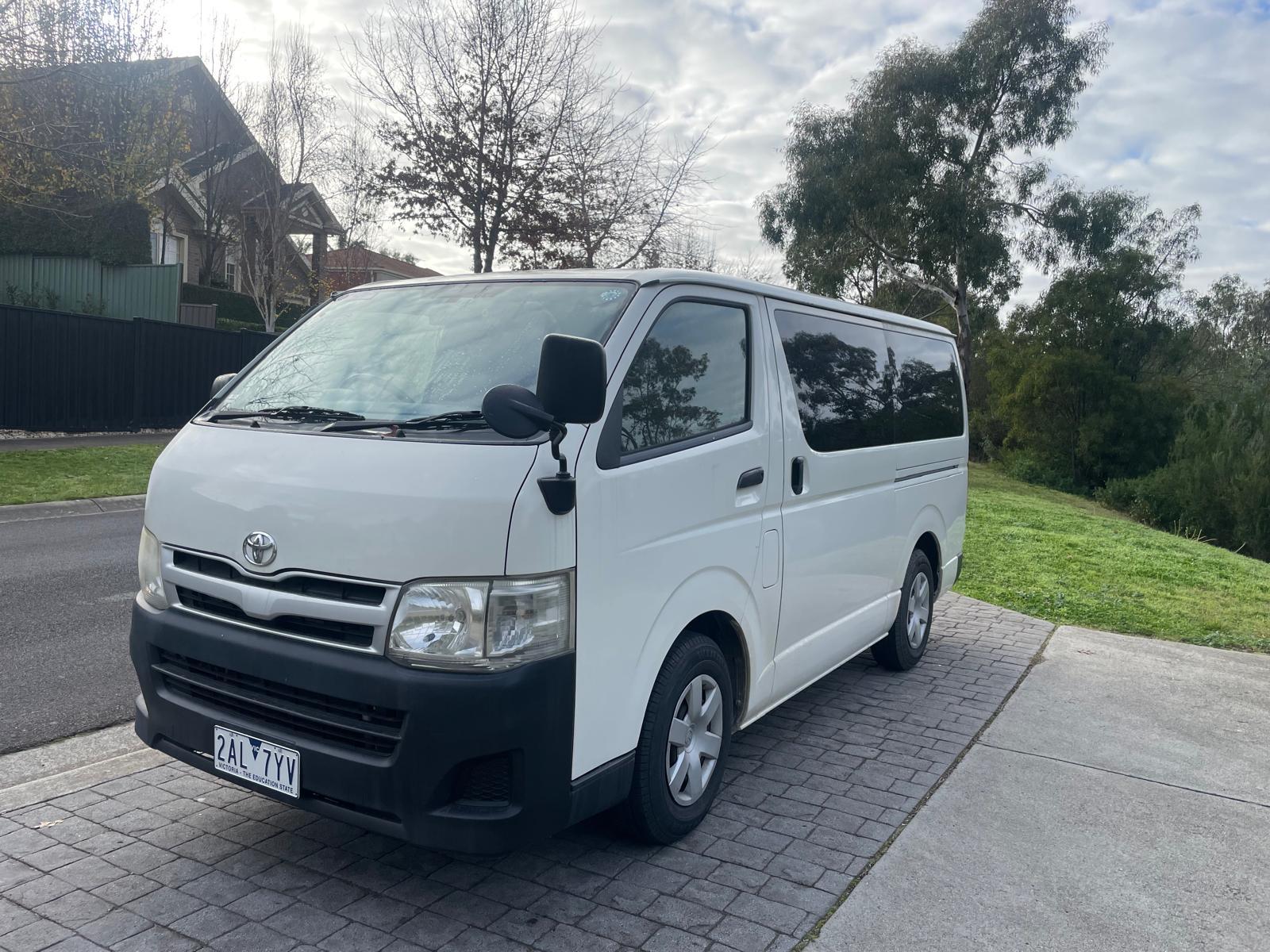 Toyota HIACE 2013 in 