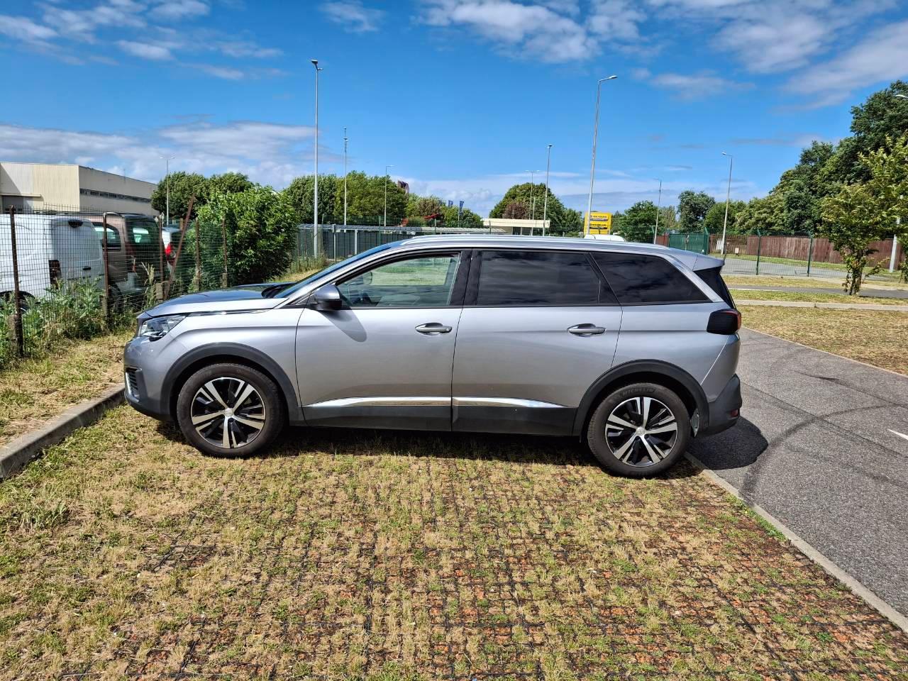 Peugeot 5008 2020 à Ris-Orangis
