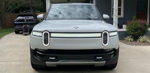 Rivian R1S 2023