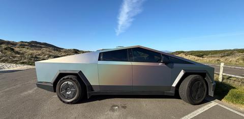 Tesla Cybertruck 2025