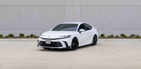 Toyota Camry Hybrid 2025
