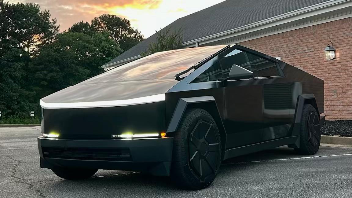 Tesla Cybertruck 2025 in 