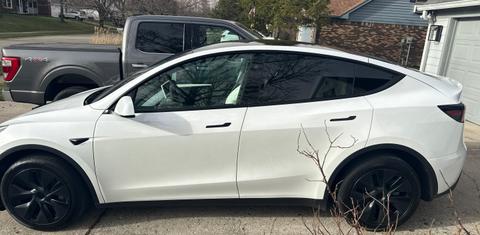 Tesla Model Y 2025