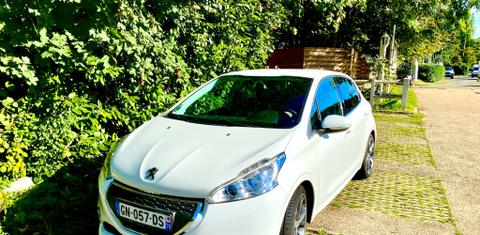 Peugeot 208 2012