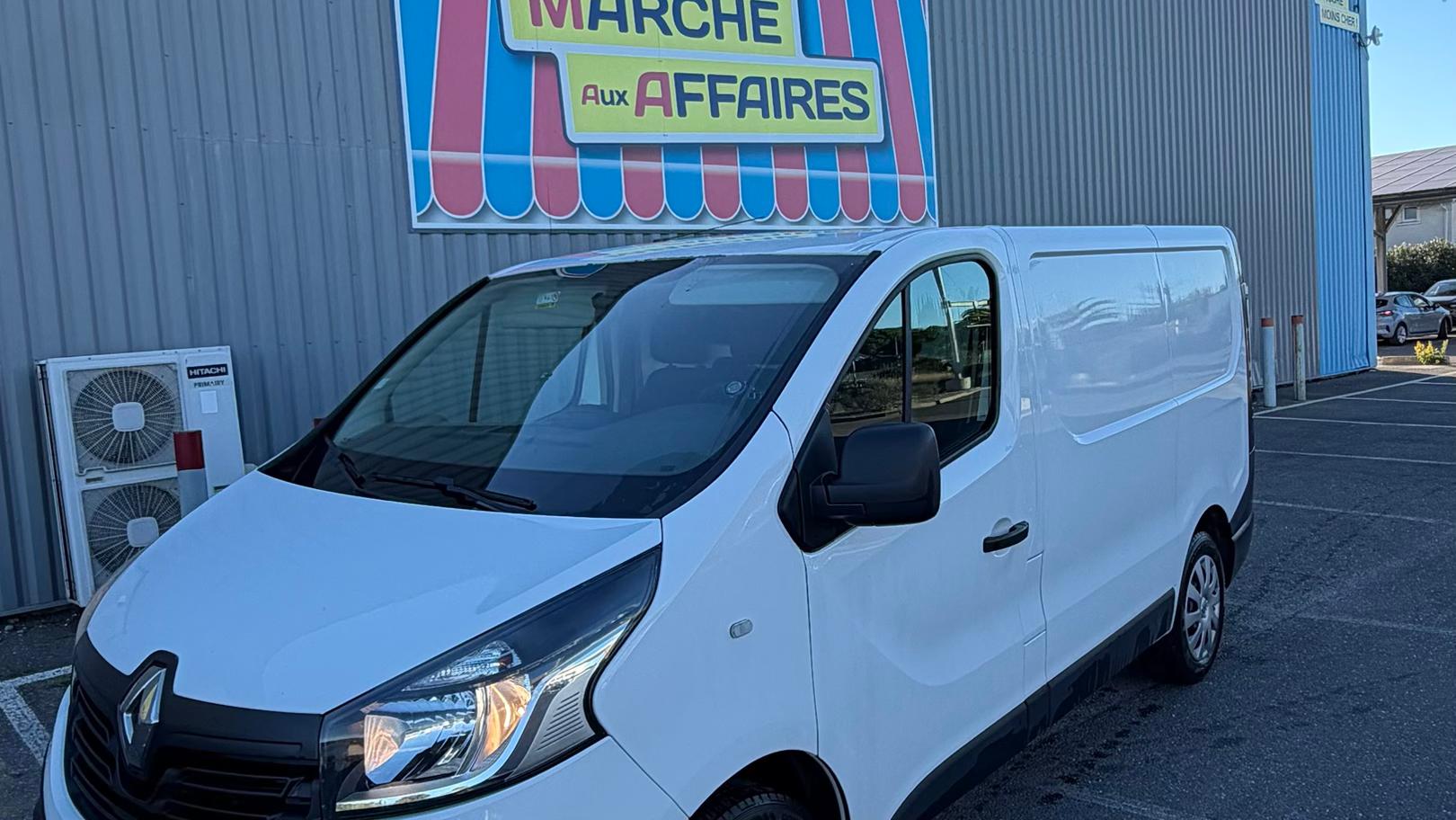 Renault TRAFIC III 2016 à Marseillan