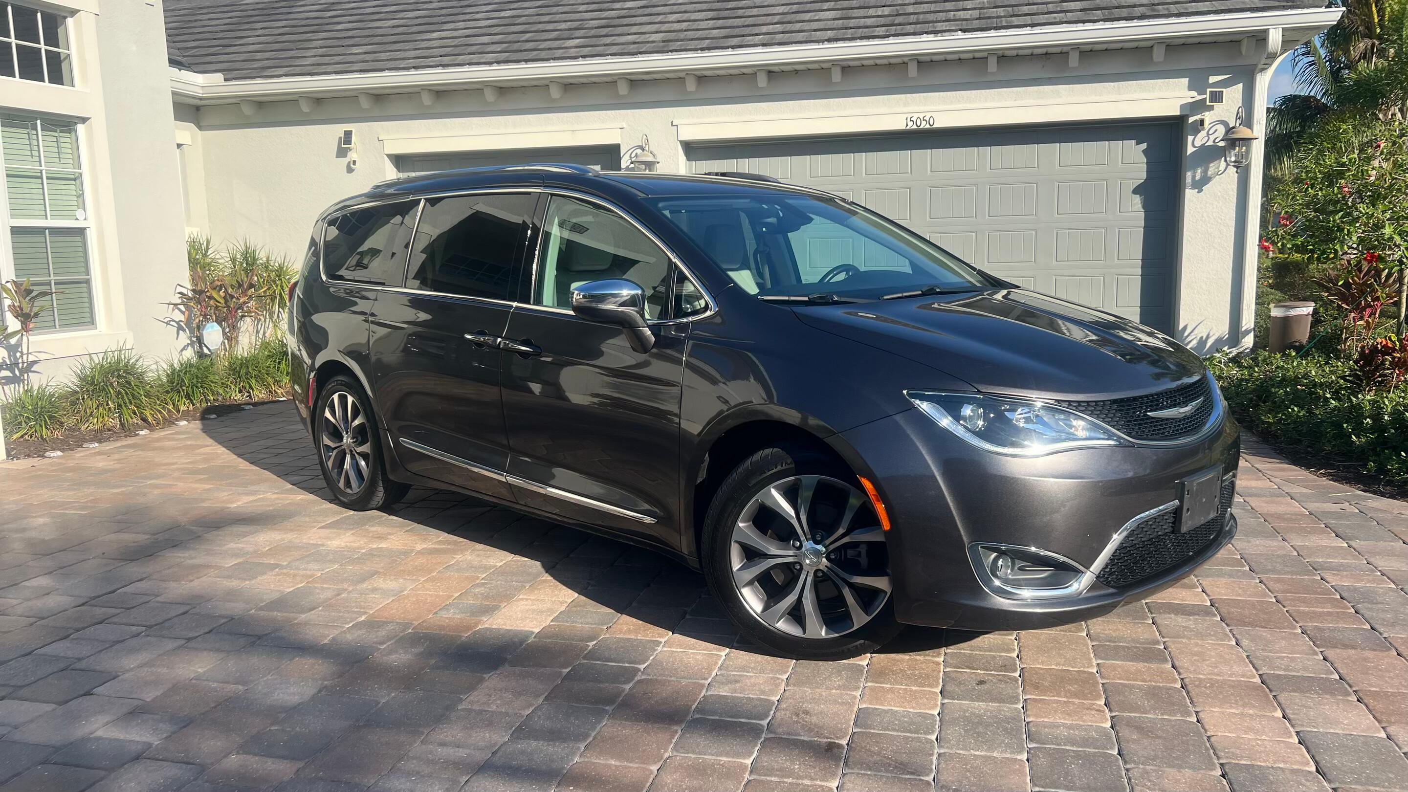 Chrysler Pacifica 2017 in Estero, FL