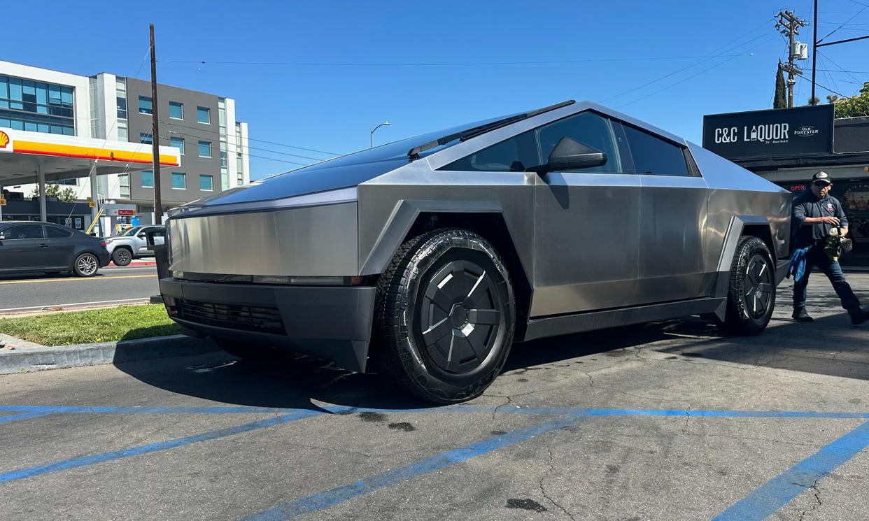 Tesla Cybertruck 2025