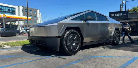 Tesla Cybertruck 2025