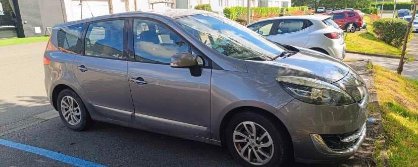 Renault GRAND SCENIC III 2012 à Lorient