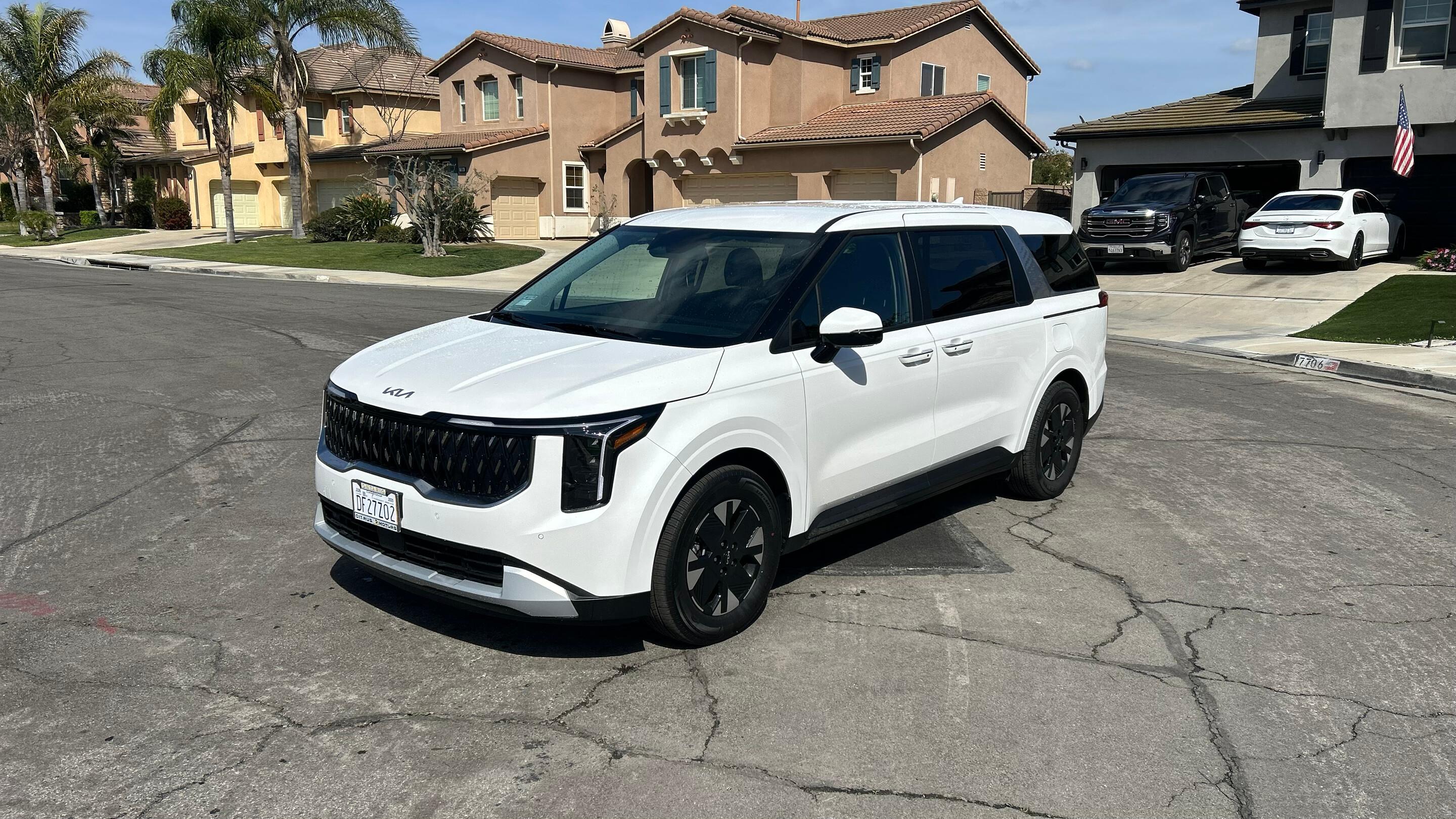 Kia Carnival Hybrid 2025 in Corona, CA