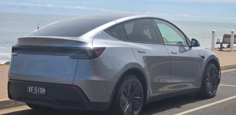 Tesla MODEL Y 2025