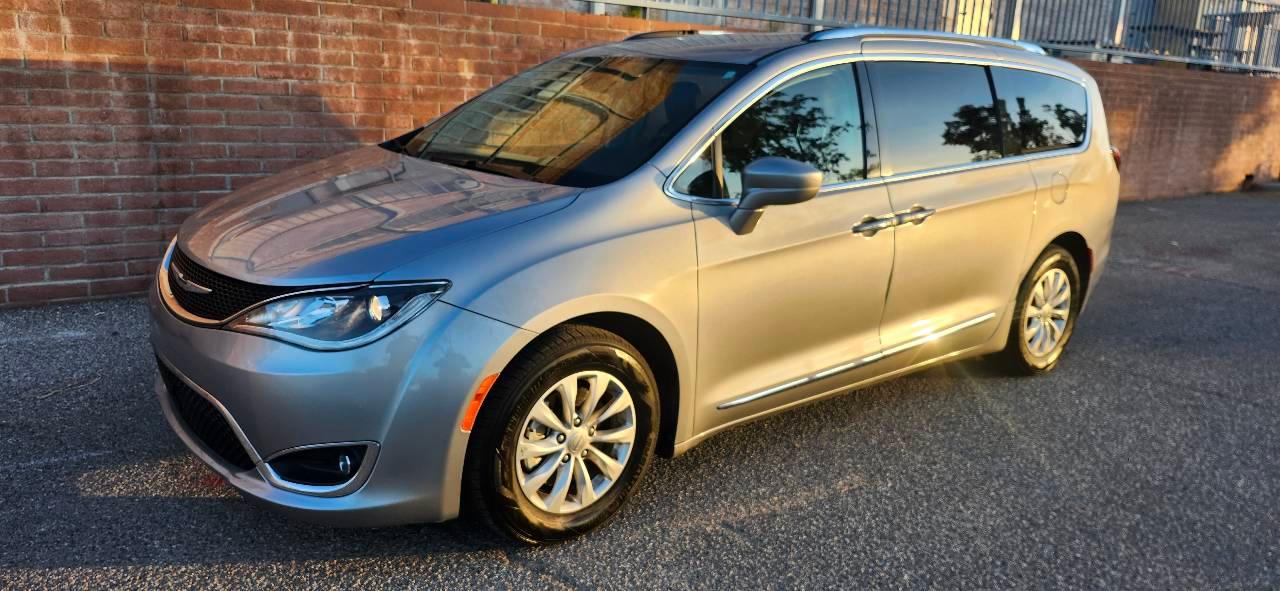 Chrysler Pacifica 2018 in Tucson, AZ