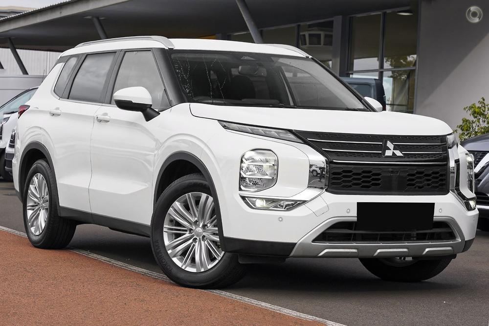 Mitsubishi OUTLANDER 2023 in Robina