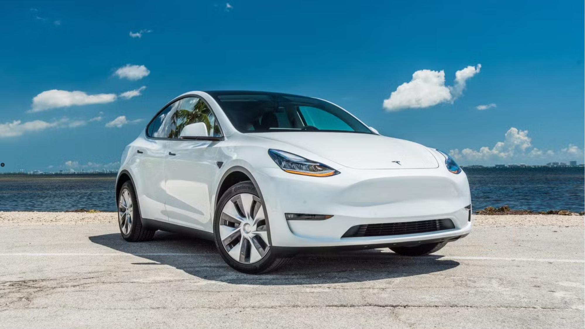 Tesla Model Y 2021 in Tampa, FL