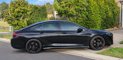 Holden COMMODORE 2019