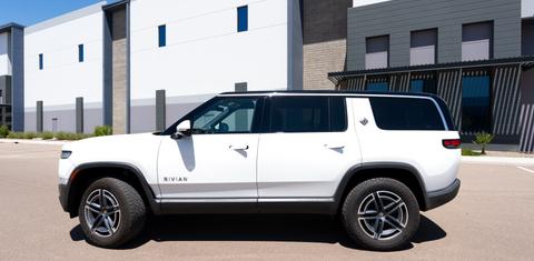 Rivian R1S 2025