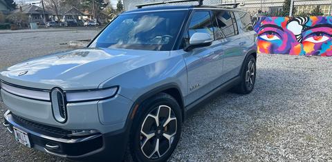 Rivian R1S 2023