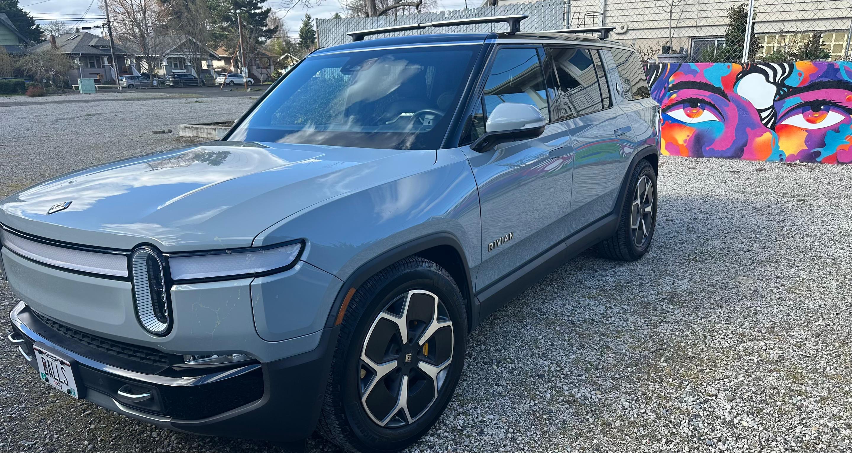 Rivian R1S 2023 in 
