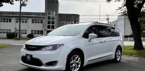 Chrysler Pacifica 2017