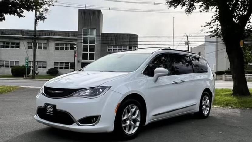 Chrysler Pacifica 2017 in Elizabeth, NJ