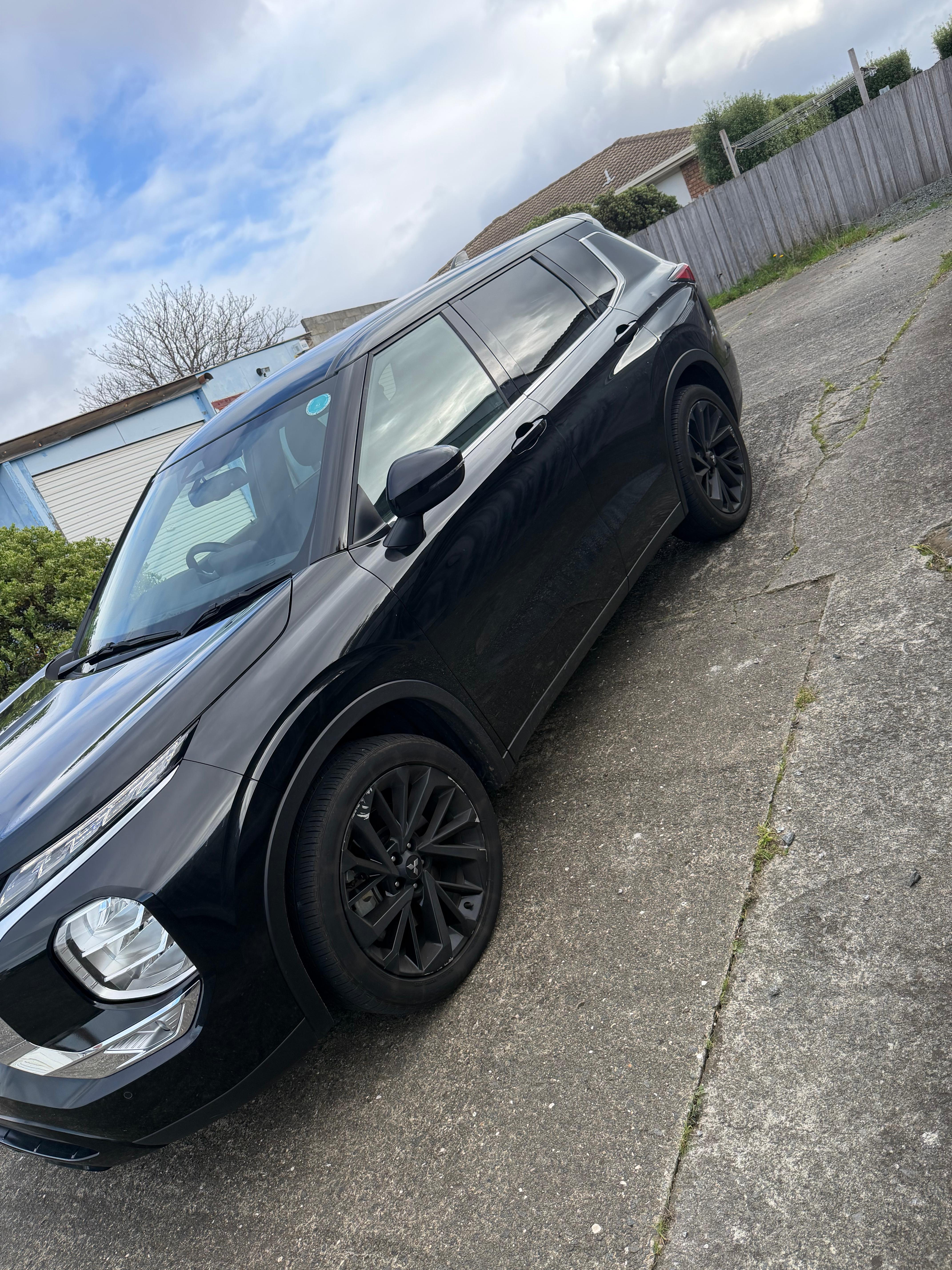 Mitsubishi OUTLANDER 2023 in Lutana