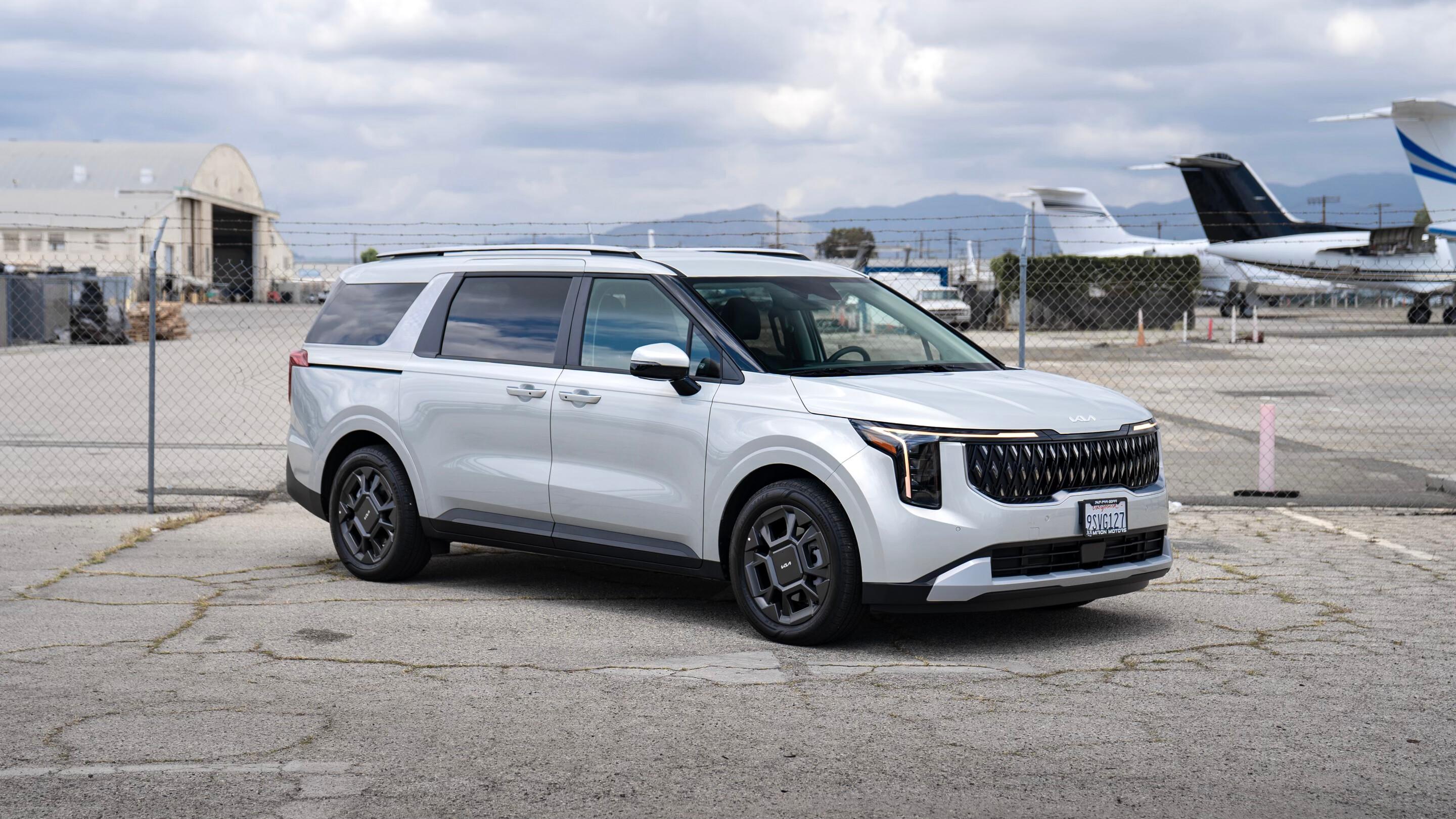 Kia Carnival Hybrid 2025 in Los Angeles, CA