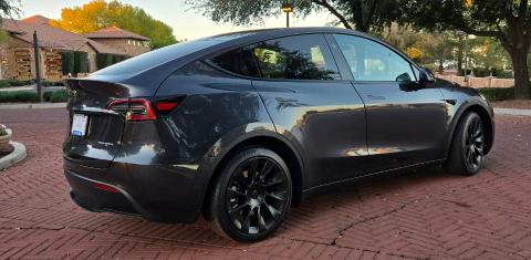 Tesla Model Y 2024