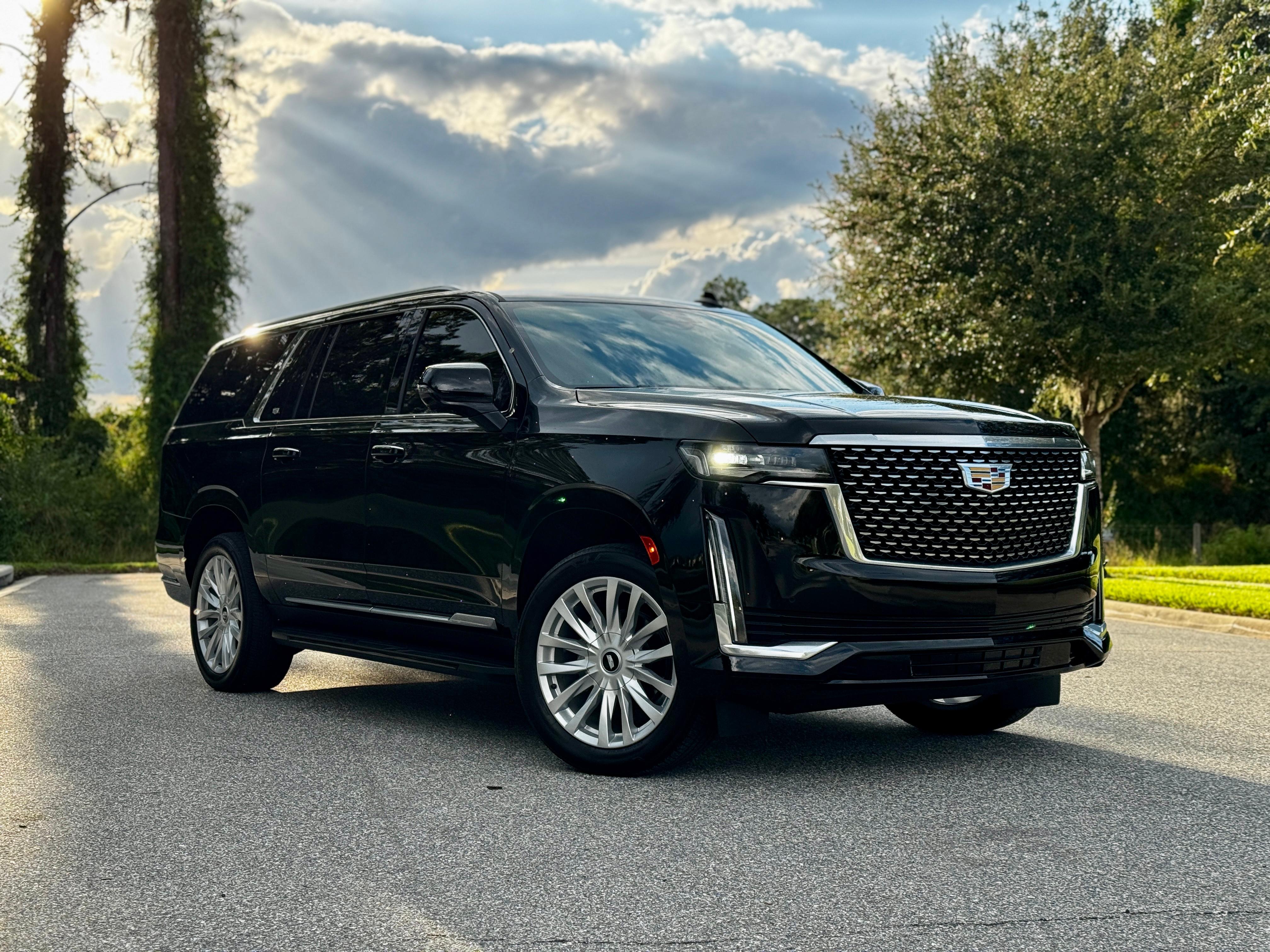 Cadillac Escalade ESV 2023 in 