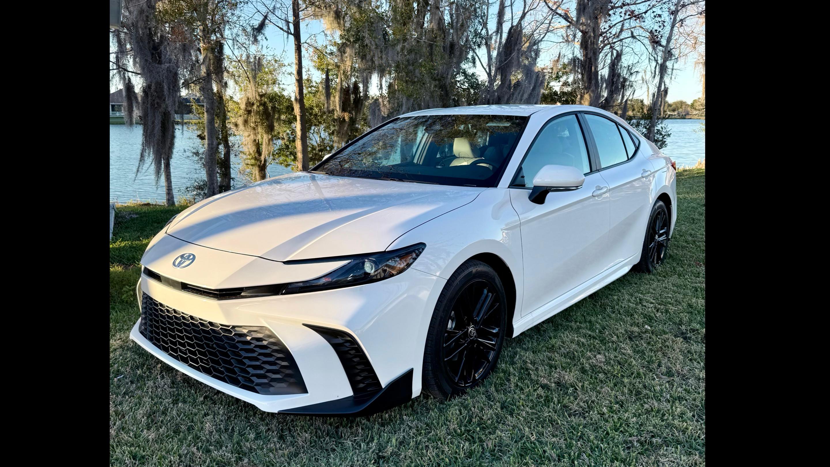 Toyota Camry Hybrid 2026 in Lakeland, FL