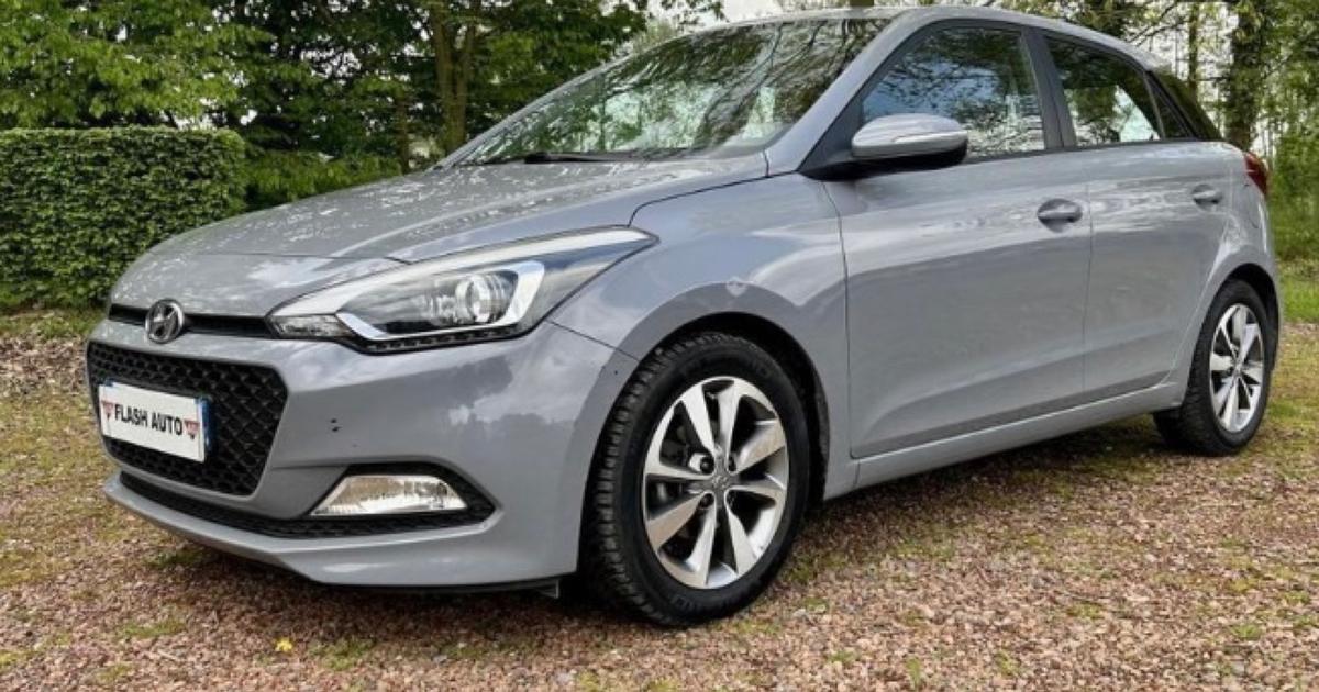 Hyundai i20 2016 rental in Vannes, BRETAGNE by El hamiss A. Turo