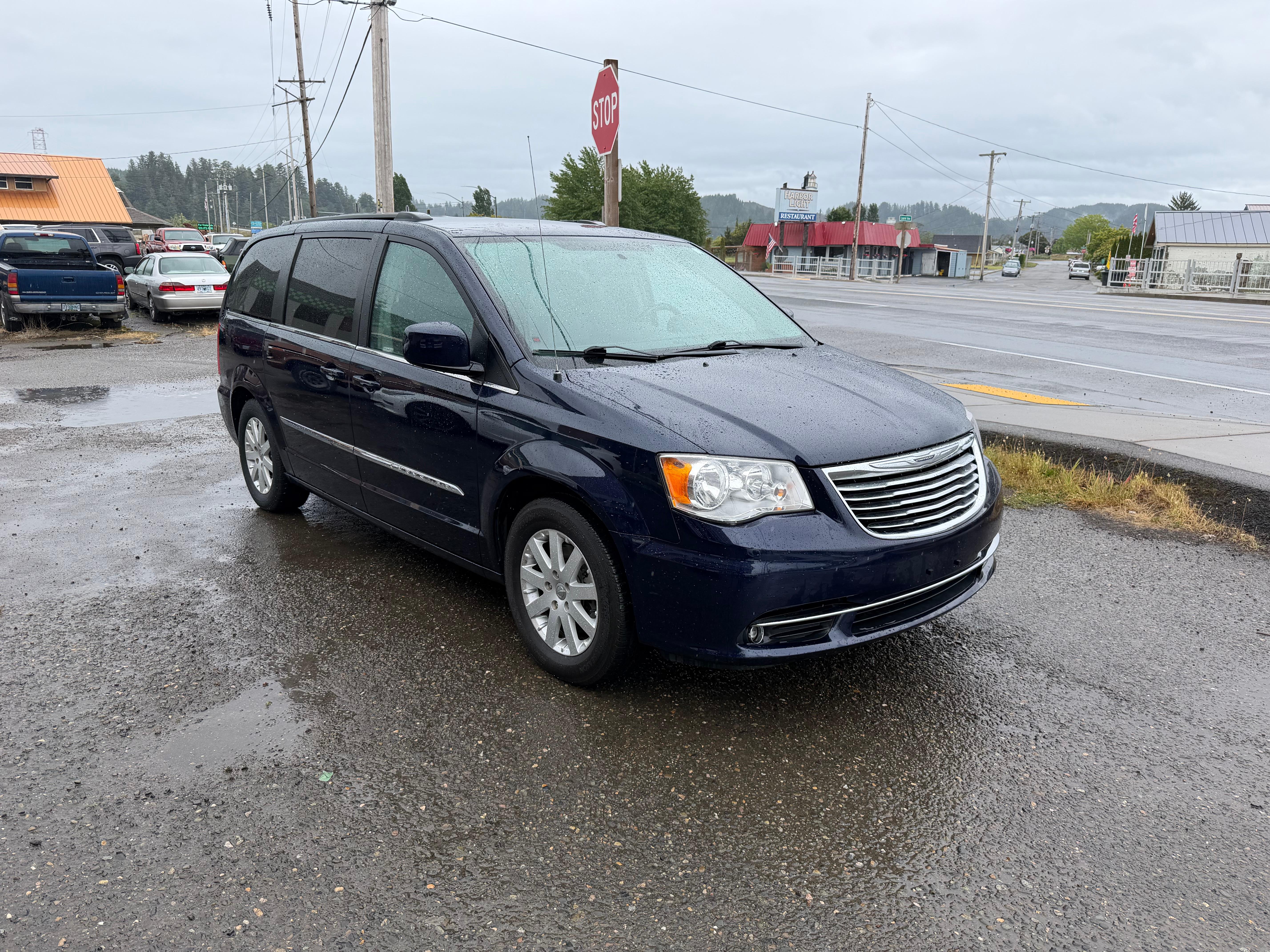 Chrysler Town & Country 2016 in Cottage Grove, OR