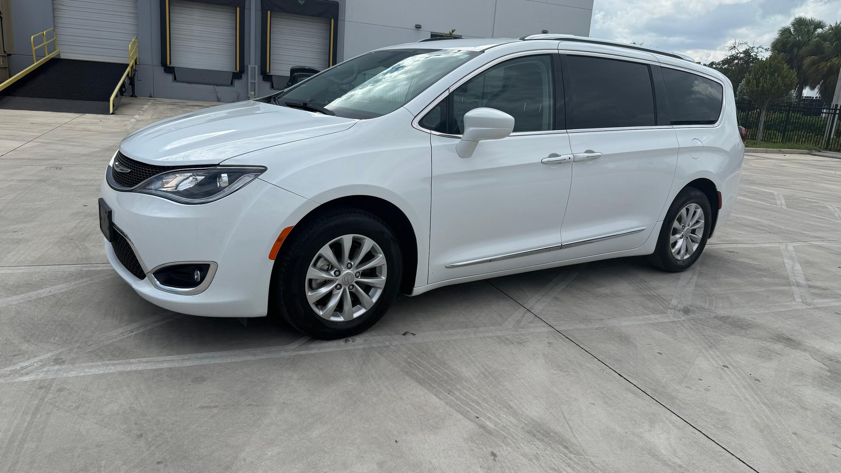 Chrysler Pacifica 2018 in Miami, FL