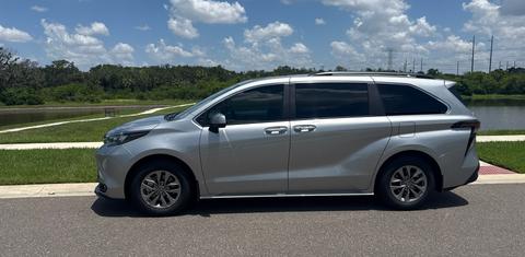 Toyota Sienna 2025