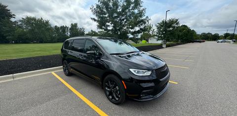 Chrysler Pacifica 2023
