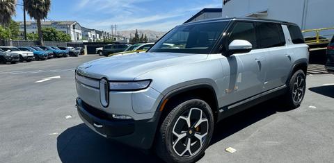 Rivian R1S 2024