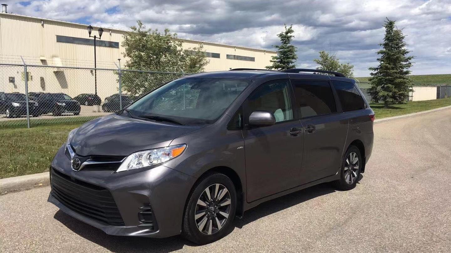 Toyota Sienna 2018 in Calgary, AB