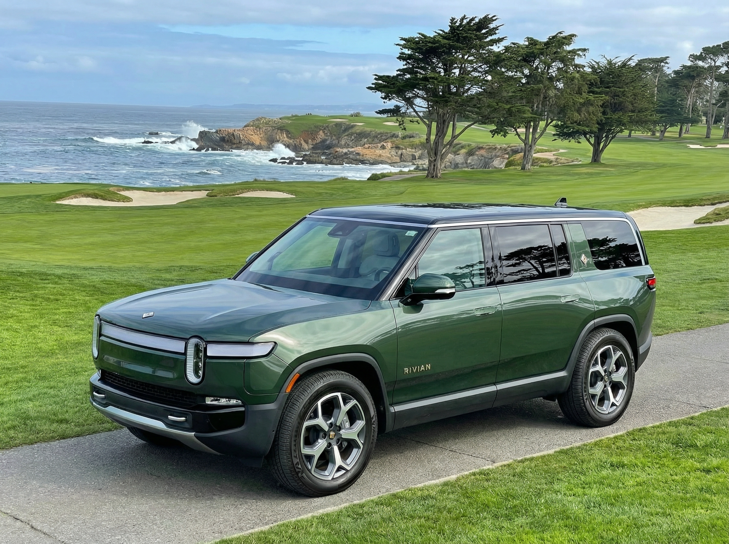 Rivian R1S 2024 in Monterey, CA