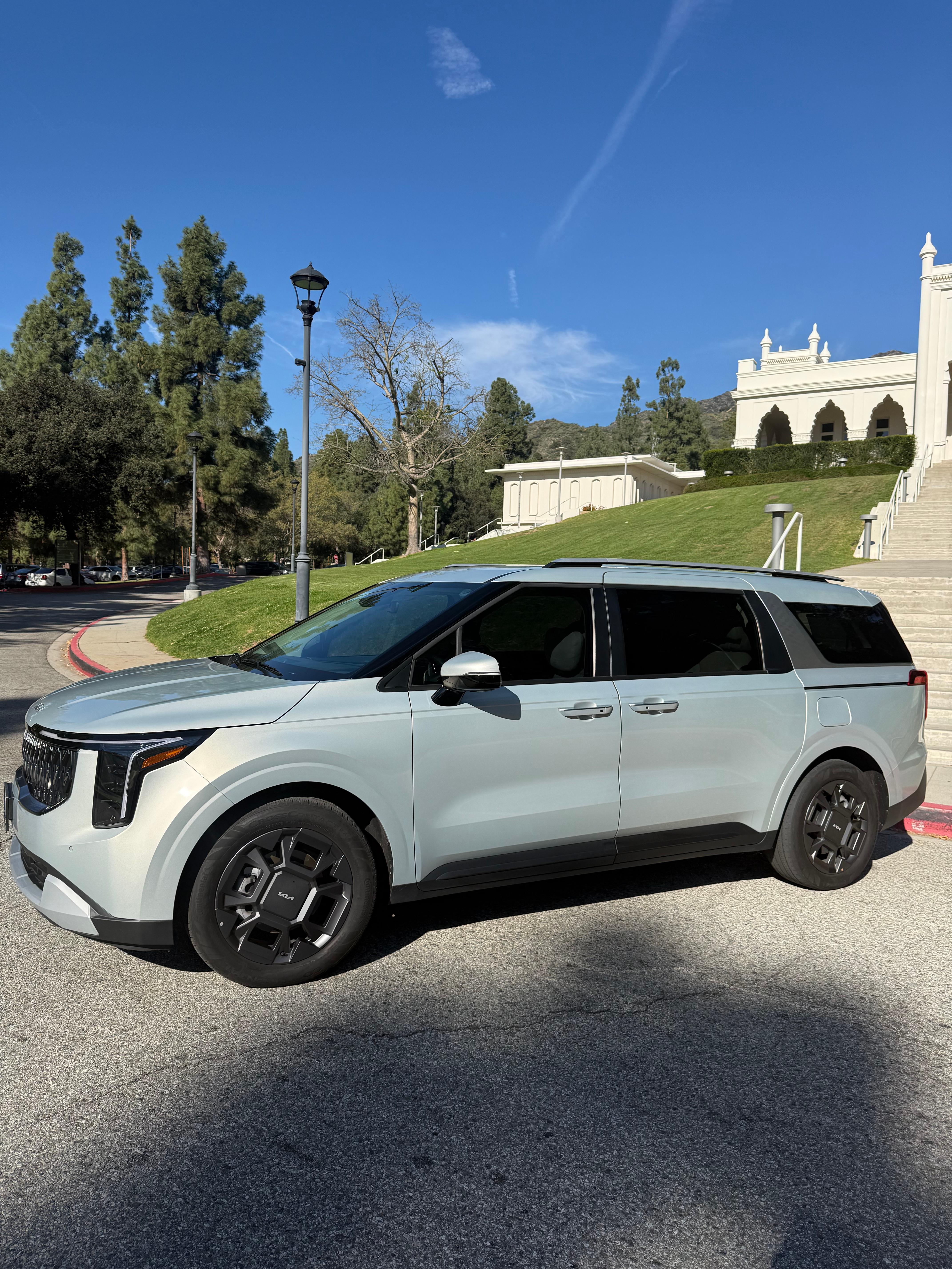 Kia Carnival Hybrid 2026 in Glendale, CA