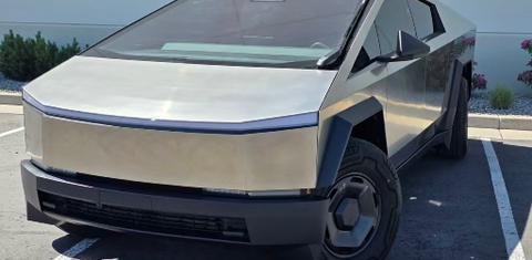 Tesla Cybertruck 2026