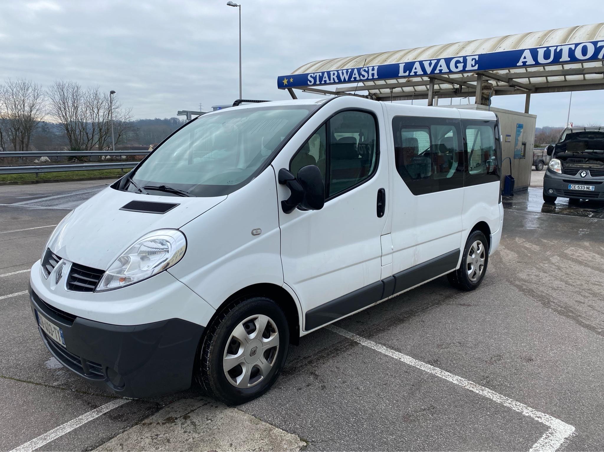 Renault TRAFIC PASSENGER 2013 rental in Saint-Mandé, IDF by Idir S